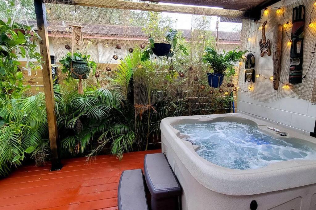 Villa Cozy Af Jungle-House Hideaway à Tampa Extérieur photo